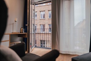 Deluxe Room, 1 King Bed | Premium bedding, down comforters, individually furnished, desk - The Layhead B&B (Lübeck)