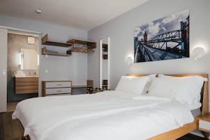 Classic Room, 1 Double Bed | Roupas de cama premium, edredons de pluma, individualmente mobiliados