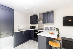 Apartment | Private kitchen | Coffee/tea maker, electric kettle, toaster - 1 Avery Gardens - 1 Bedroom Apartment (Darlington)