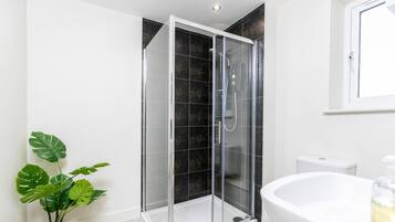 Apartment | Bathroom | Hair dryer, towels