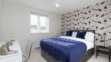 Leilighet | 1 soverom, skrivebord, blendingsgardiner og strykejern/-brett