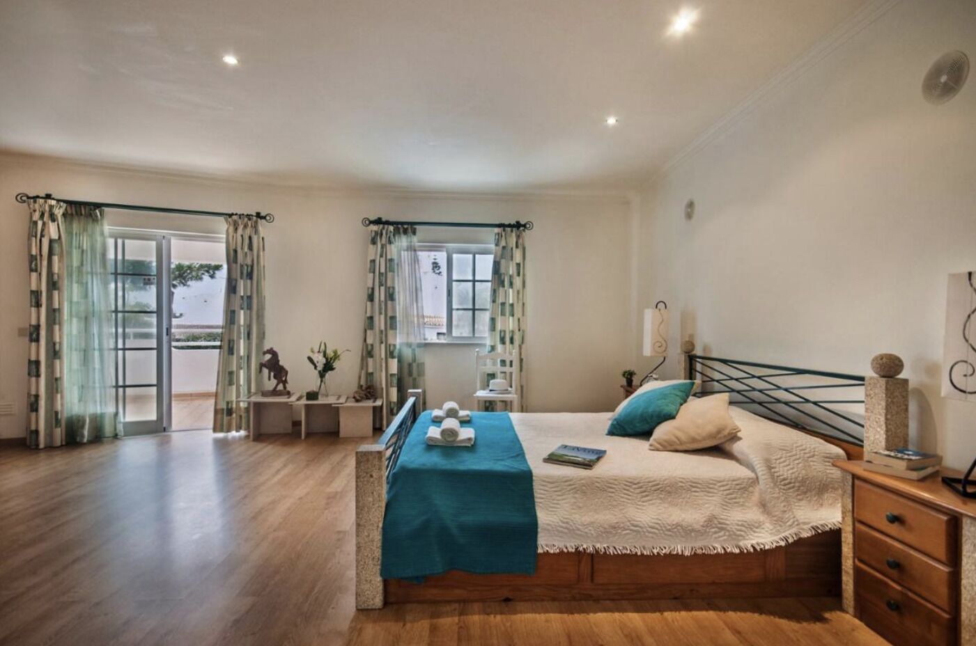 4 sovrum, strykjärn/strykbräda, gratis wi-fi och sängkläder