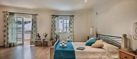 4 sovrum, strykjärn/strykbräda, gratis wi-fi och sängkläder