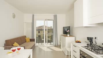 Superior Apartment | Private kitchen | Full-size fridge, microwave, oven, stovetop