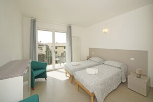 Apartamento superior | Cofres nos quartos, quartos à prova de som, Wi-Fi de cortesia