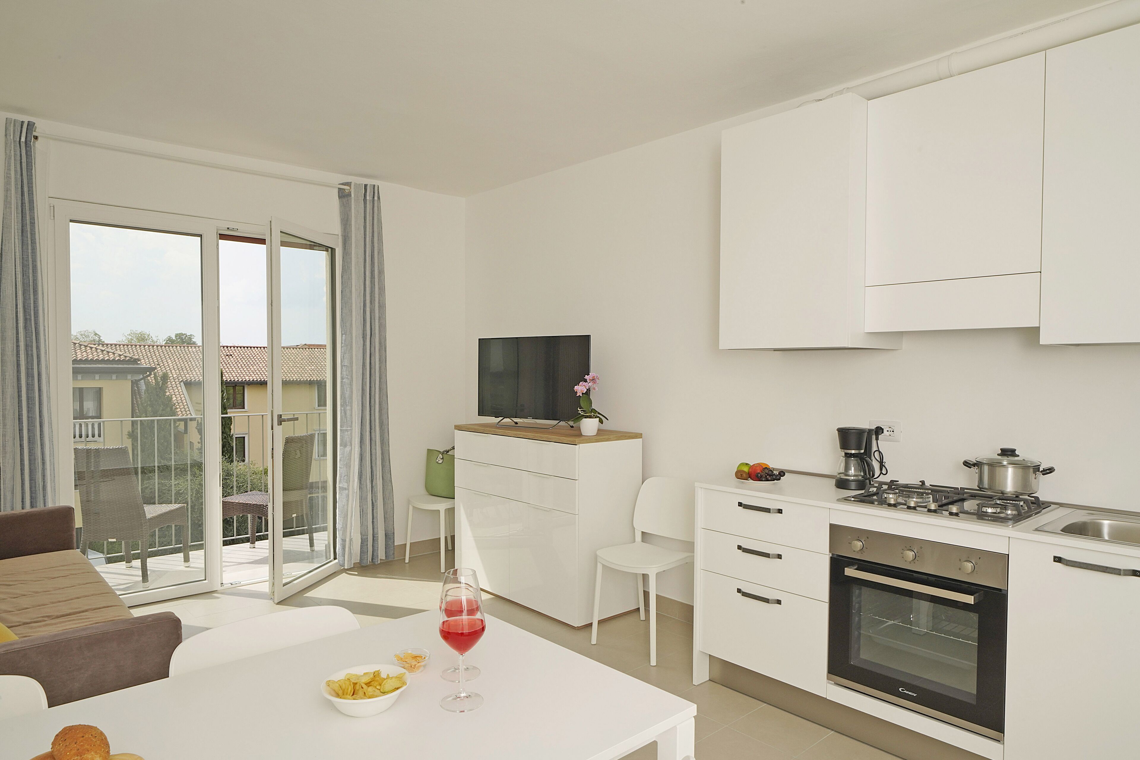 Appartamento Superior | Cucina privata | Frigorifero con congelatore, microonde, forno, piano cottura