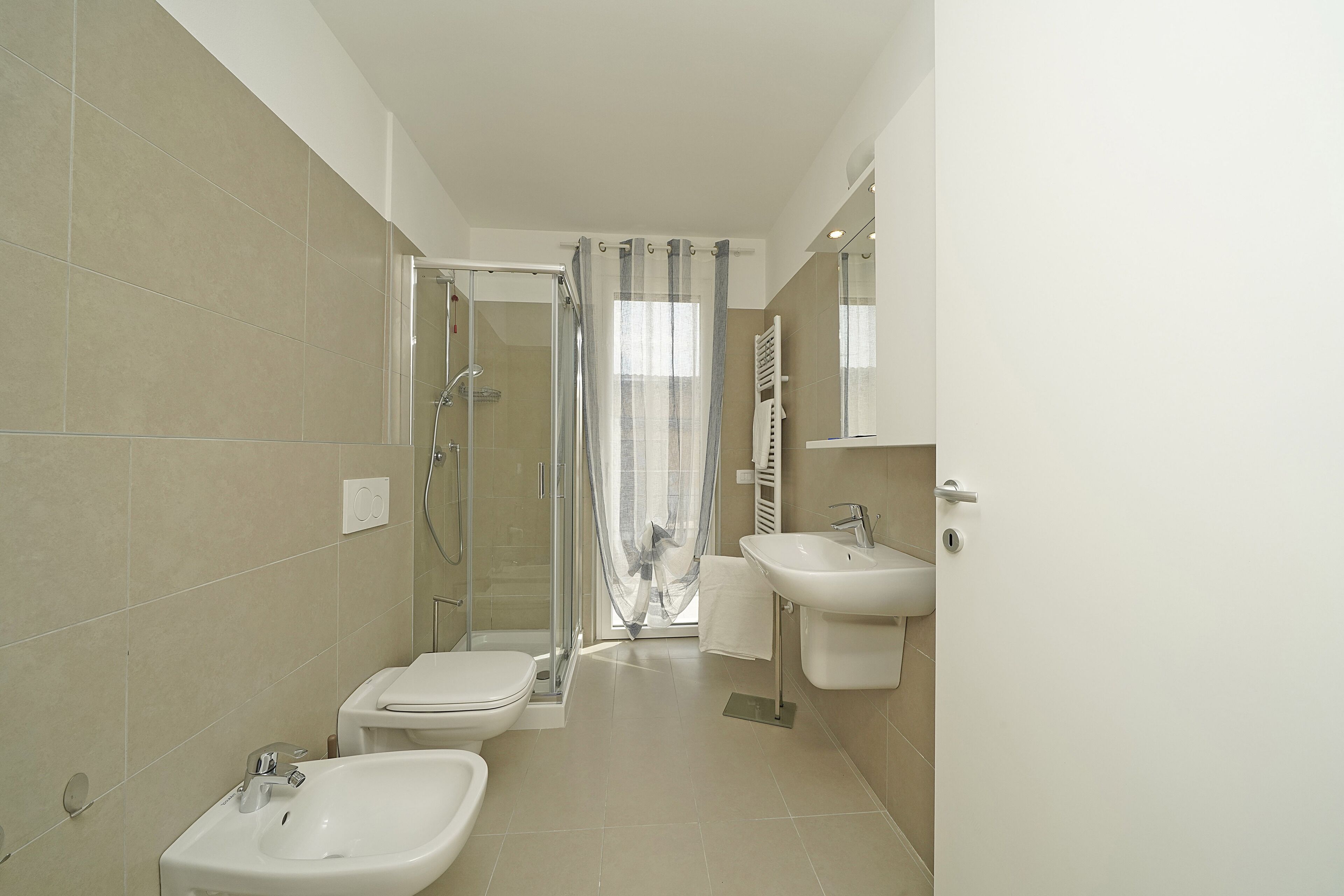 Comfort Apartment | Bathroom | Shower, rainfall showerhead, hair dryer, bidet