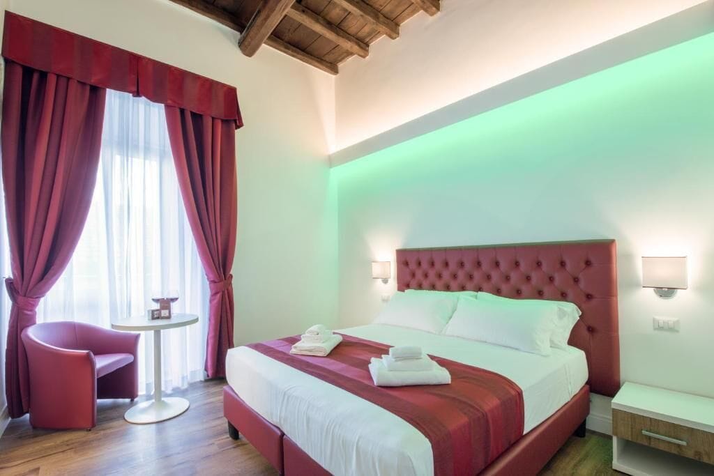 Habitación Deluxe con 1 cama matrimonial o 2 individuales | Minibar, escritorio y wifi gratis 