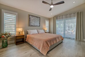 3 bedrooms, iron/ironing board, travel crib, free WiFi - VILLA VANITY – HEATED POOL & SPA | GULF ACCESS | BOAT RENTAL + TOURS VOUCHER INCL. (Cape Coral)