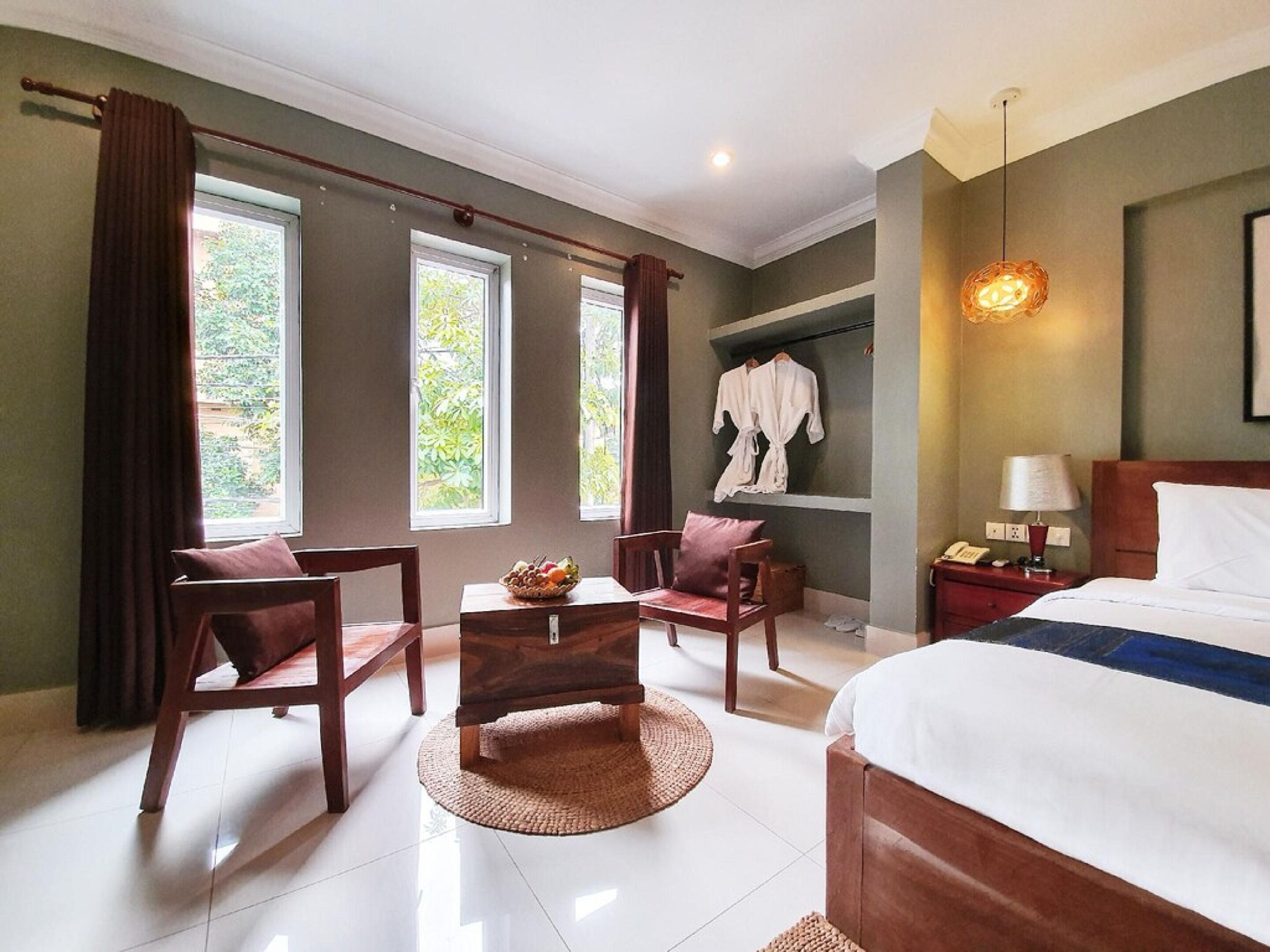 Premium bedding, minibar, in-room safe, desk