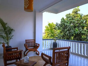 32 インチのLED テレビ (ケーブル放送視聴可)、テレビ、暖炉