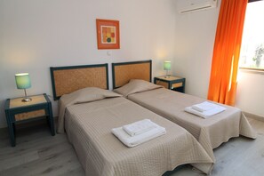 2 bedrooms, iron/ironing board, travel cot, free WiFi