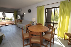 Dining - 2 Bedroom Apartment with Swimming pool at São Rafael Beach - Albufeira (Albufeira)