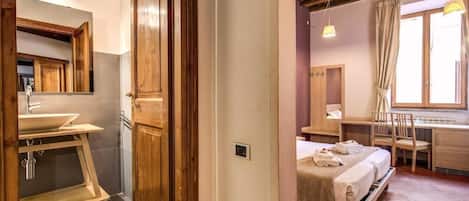Camera Deluxe | Minibar, una scrivania, Wi-Fi gratuito, lenzuola