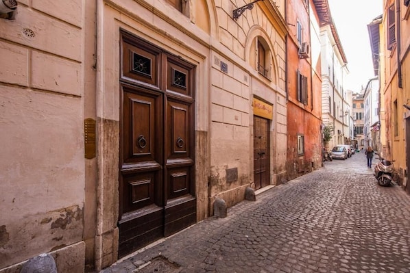 Front of property - MAGENTA COLLECTION FICO (Rome)