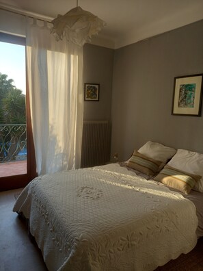 5 bedrooms, iron/ironing board, travel crib, WiFi