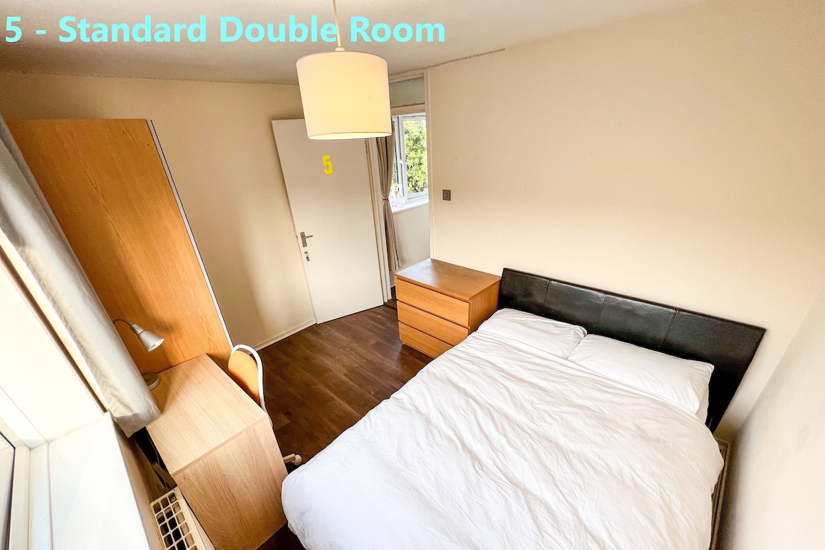 Kahden hengen standard-huone | Allergiatestatut vuodevaatteet, yksilöllisesti sisustettu