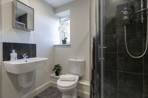 Apartment | Badezimmer | Haartrockner, Handtücher