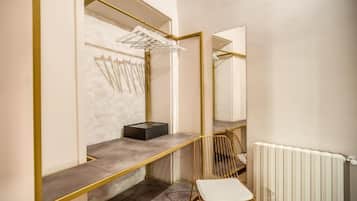 Bar mini, peti besi dalam bilik, kalis bunyi, Wi-fi percuma