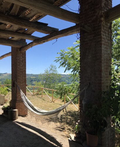 Appartement rustique de charme avec des vues imprenables sur les Langhe