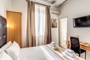 1 bedroom, desk, free WiFi, bed sheets