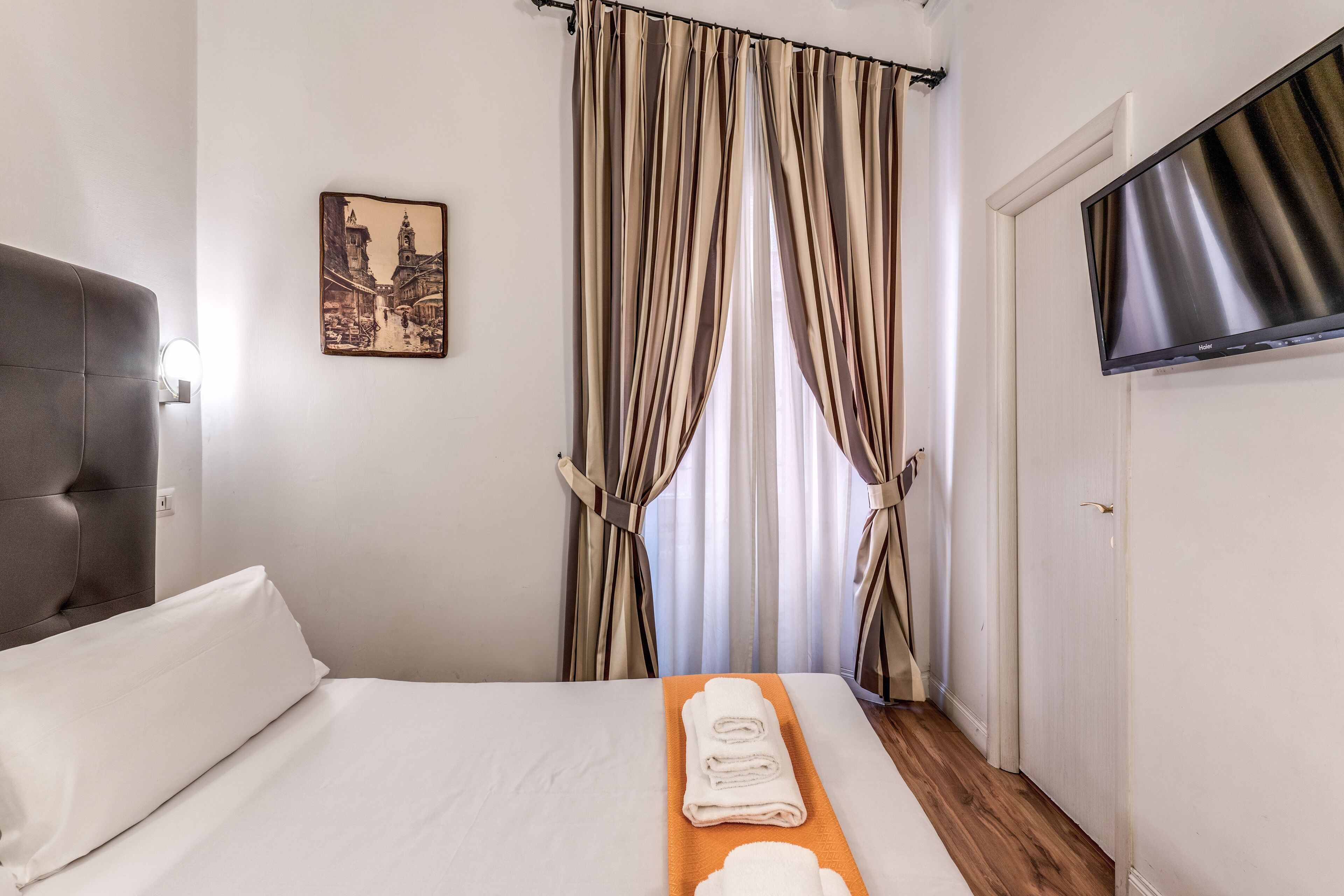 Photo - Magenta Deluxe Cancello