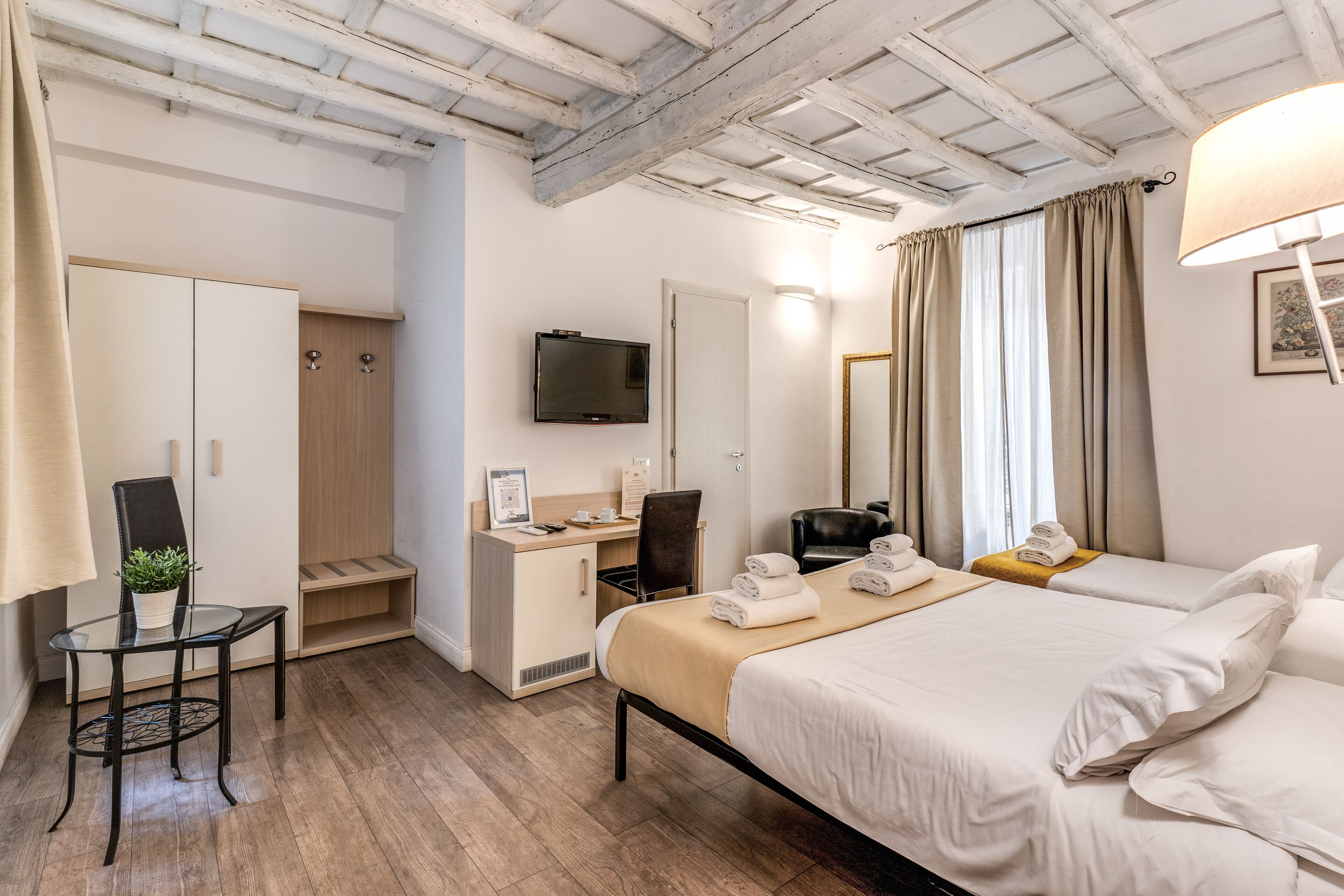 Photo - Magenta Deluxe Cancello