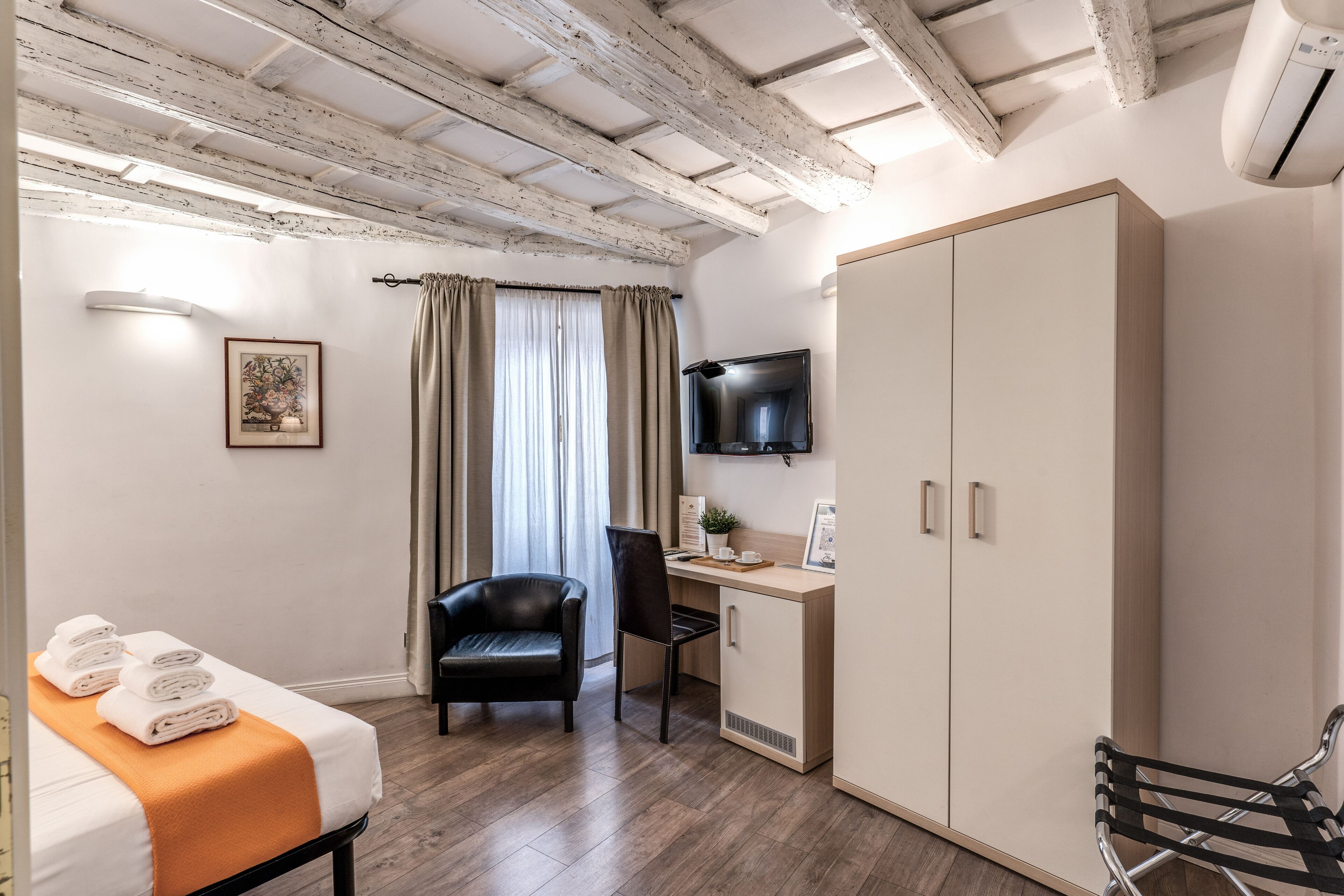 Photo - Magenta Deluxe Cancello