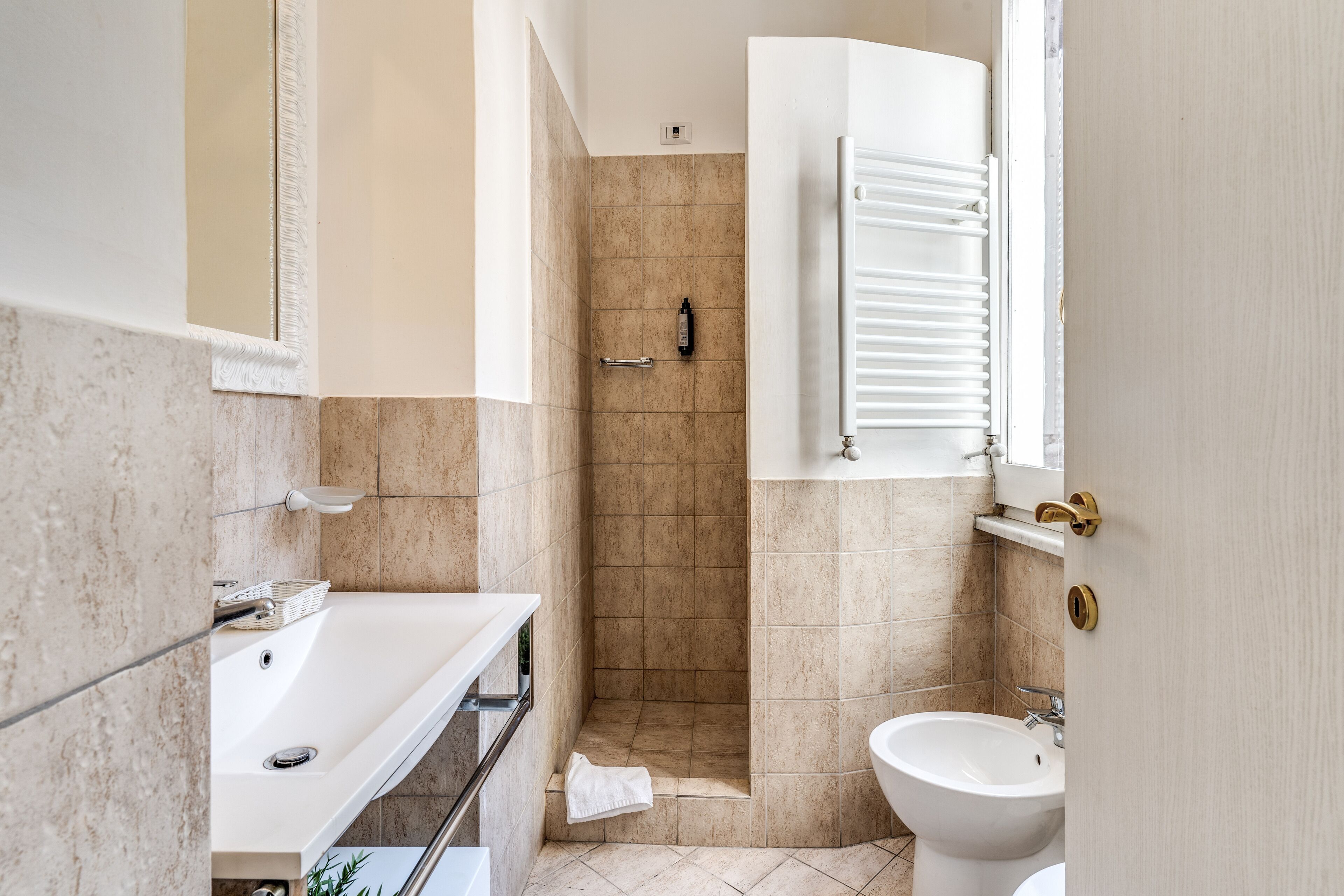 Photo - Magenta Deluxe Cancello