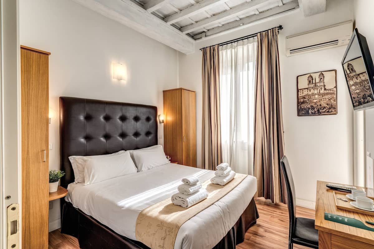 Deluxe Room | Desk, free WiFi, bed sheets