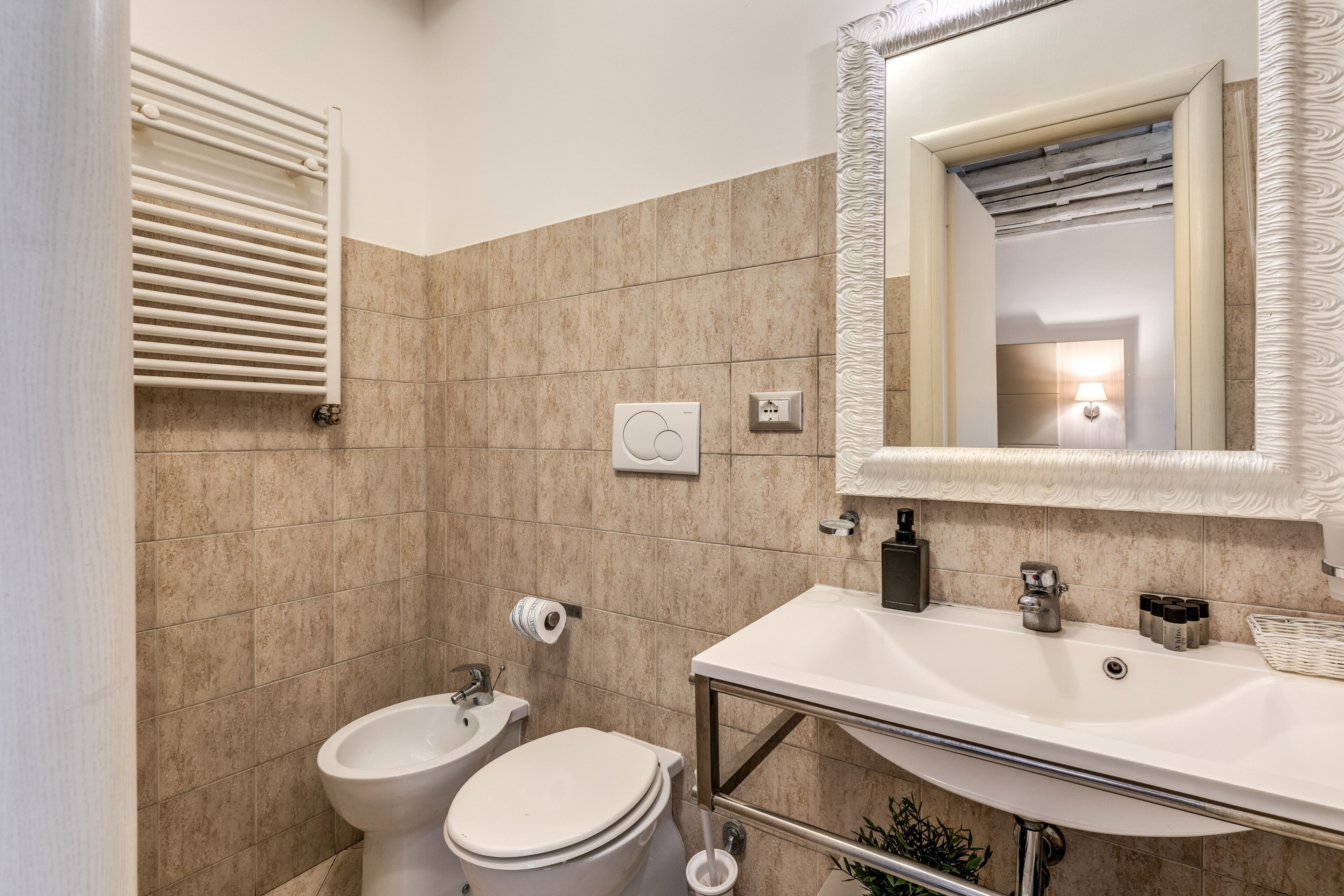 Photo - Magenta Deluxe Cancello