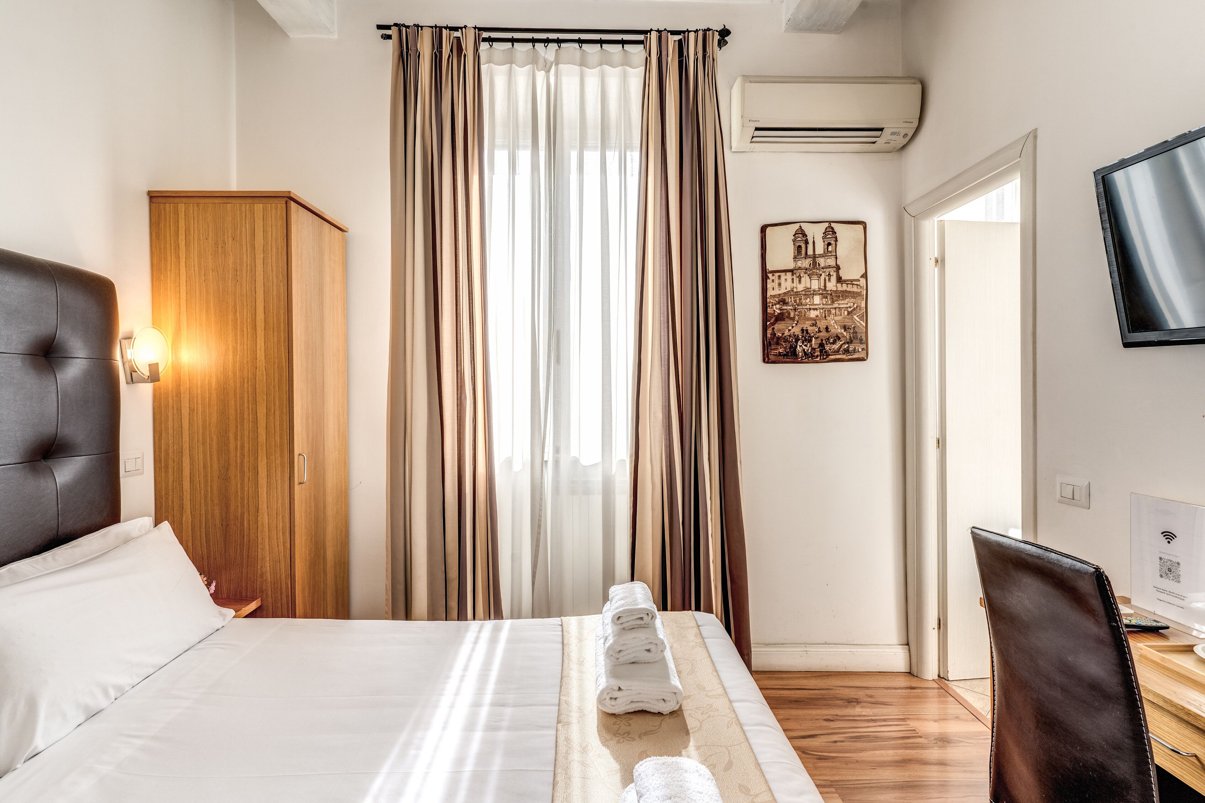 Photo - Magenta Deluxe Cancello