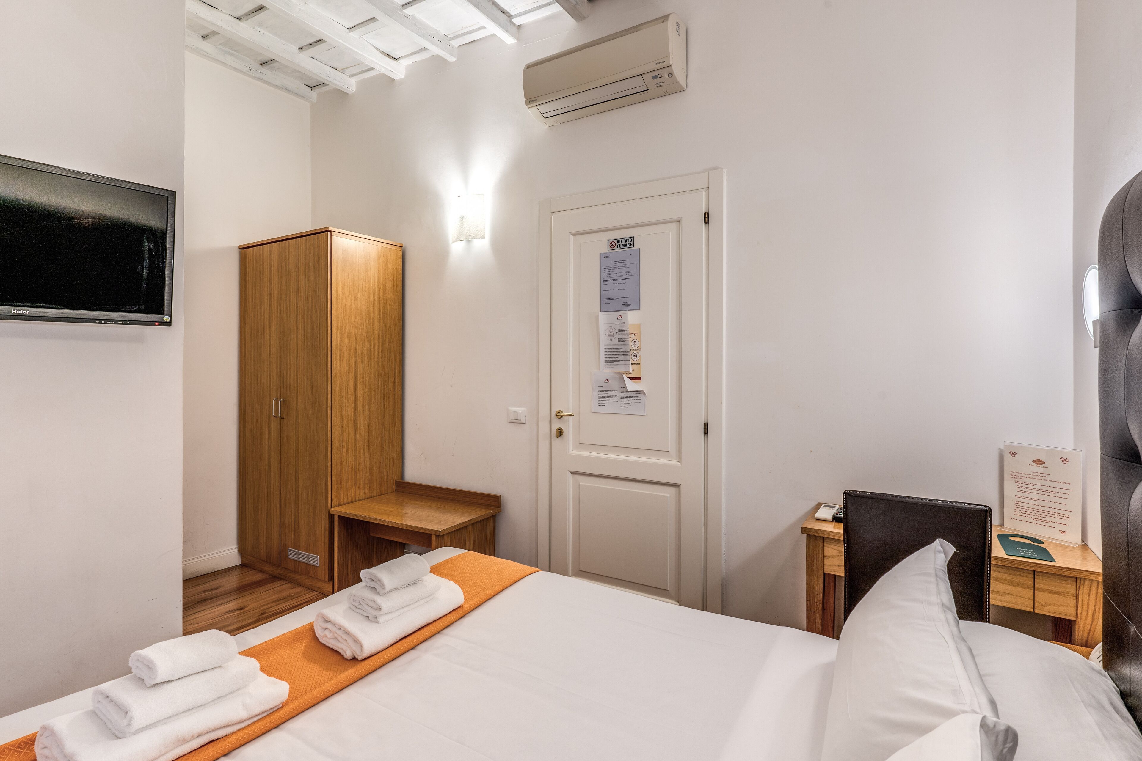 Photo - Magenta Deluxe Cancello