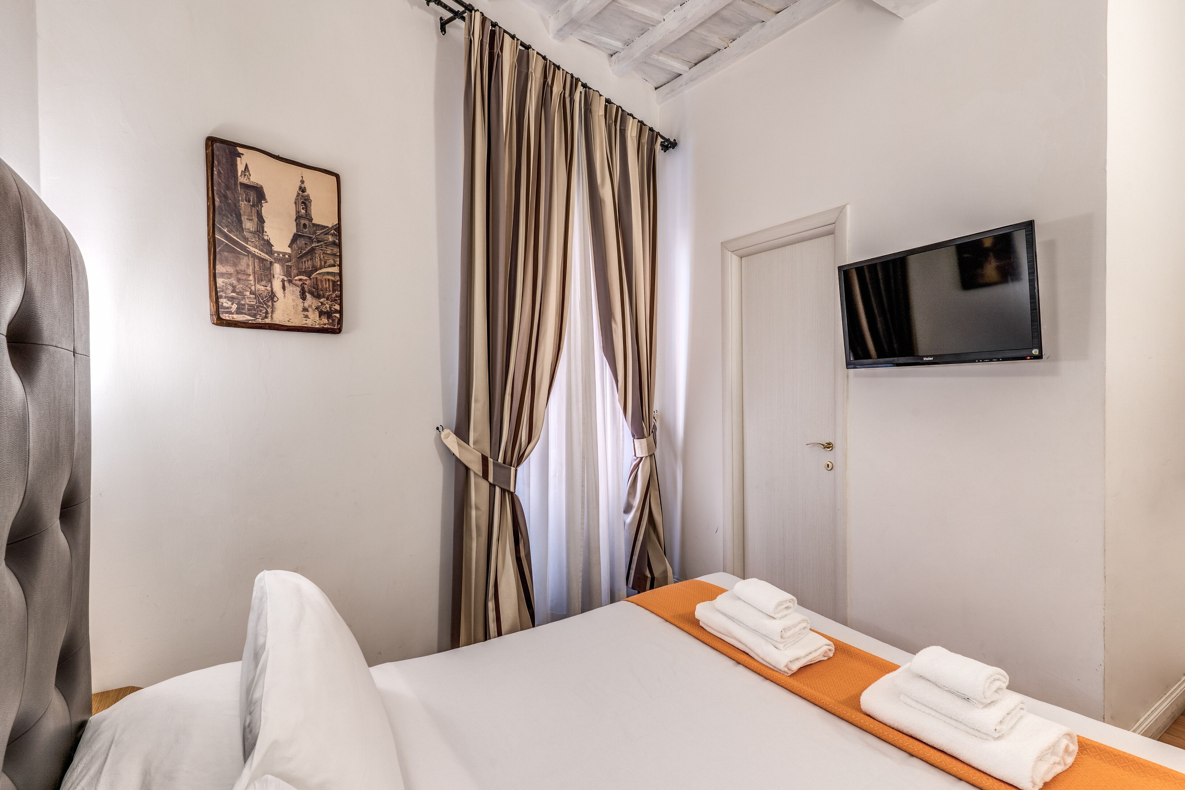 Photo - Magenta Deluxe Cancello