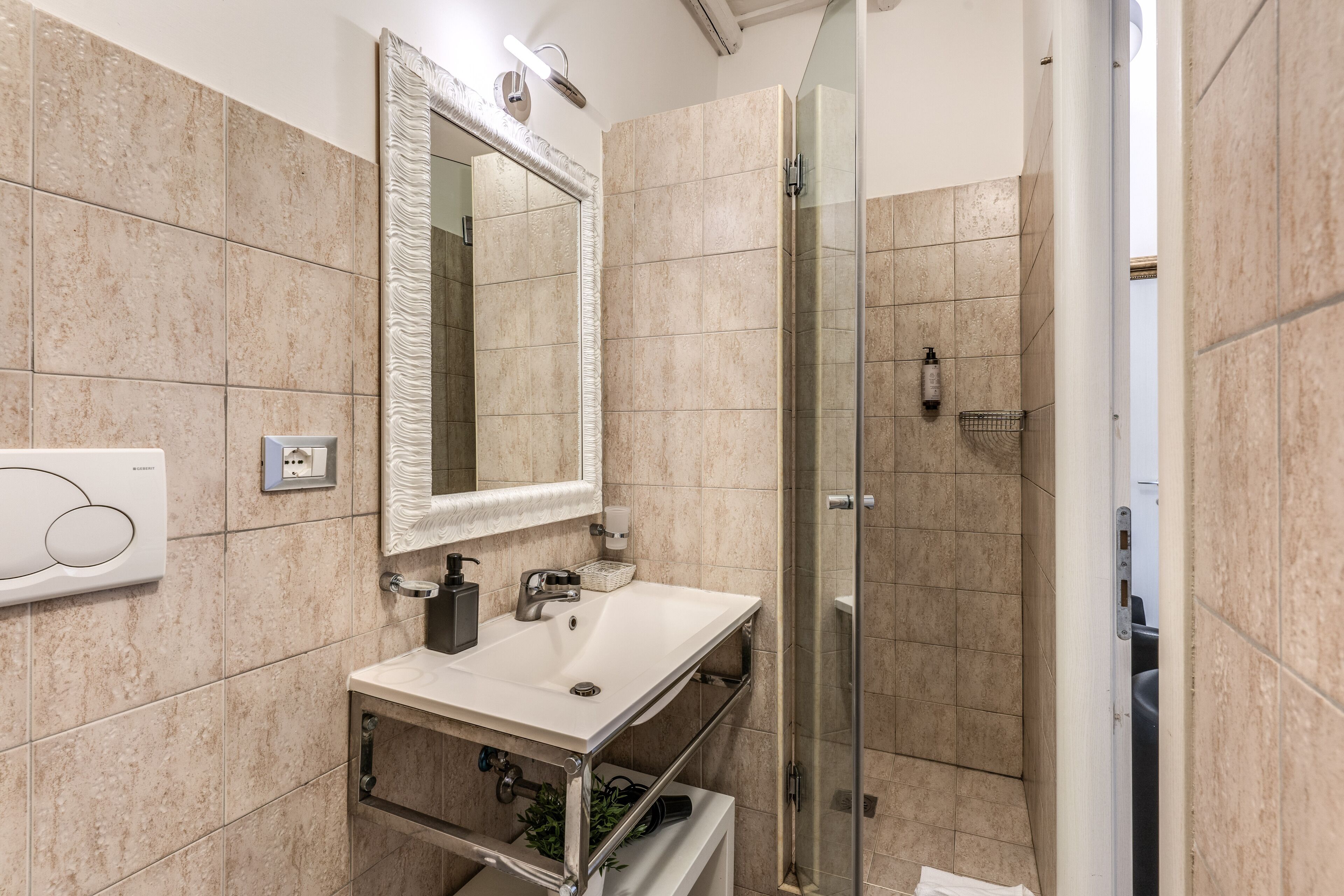 Photo - Magenta Deluxe Cancello