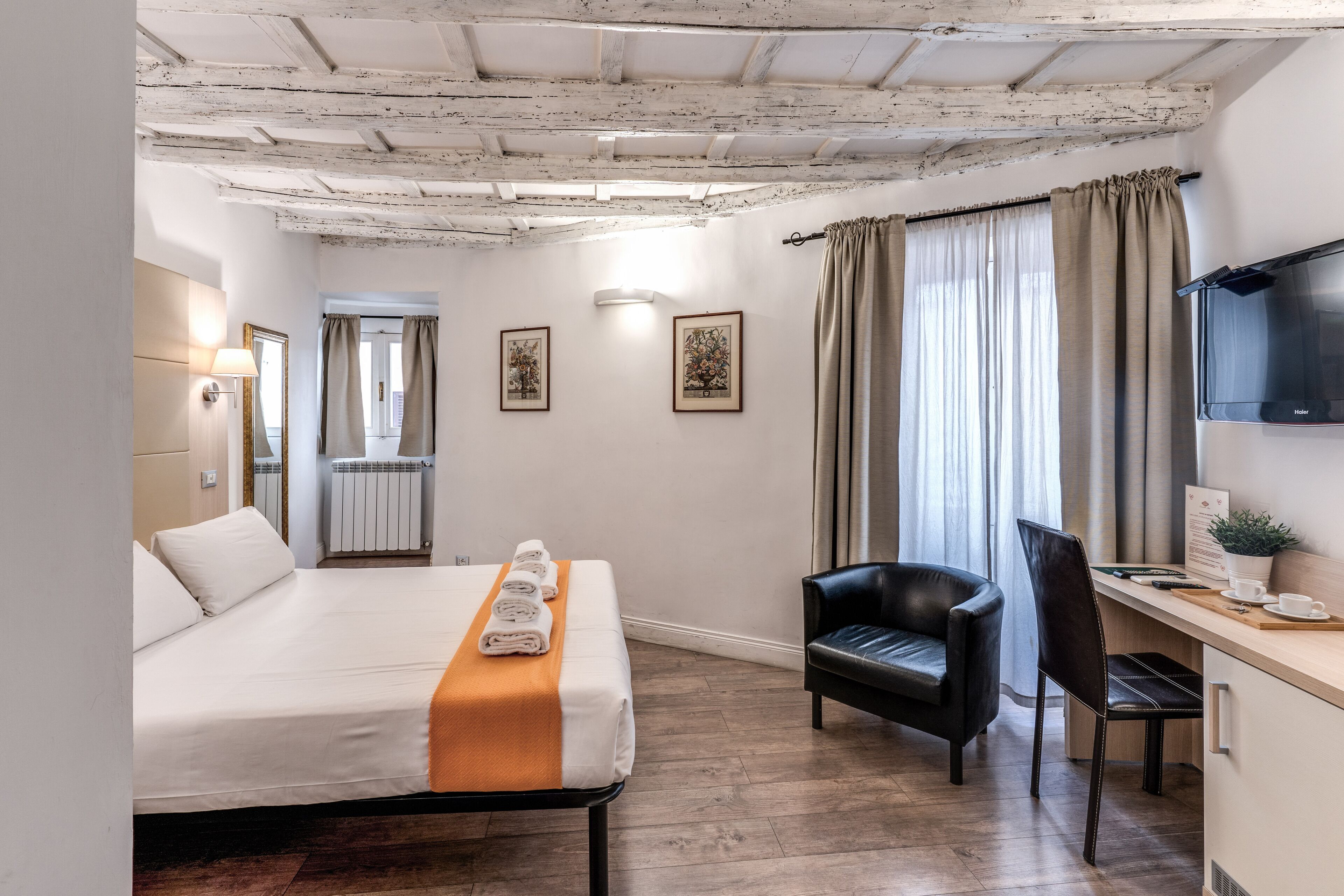 Photo - Magenta Deluxe Cancello