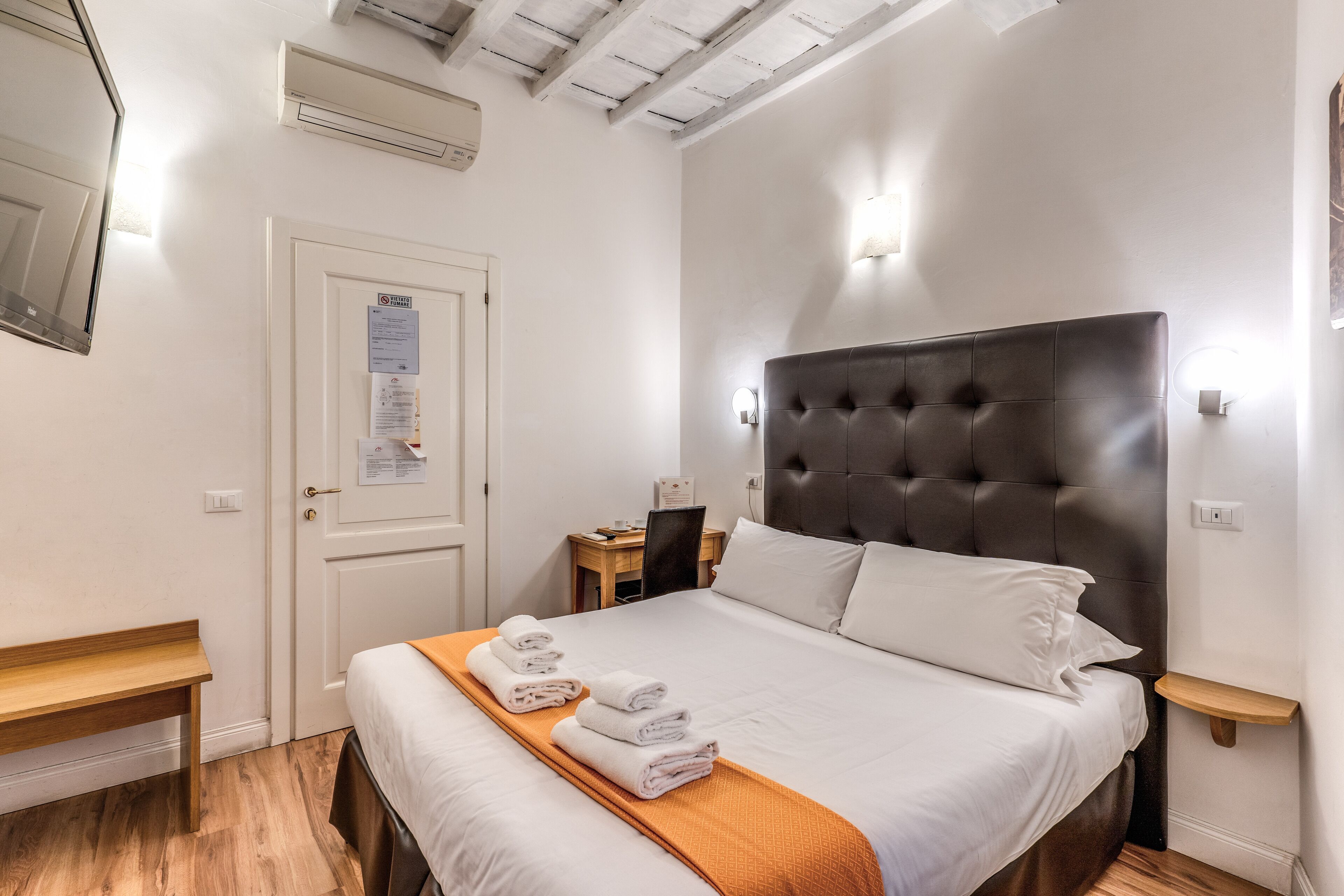 Photo - Magenta Deluxe Cancello