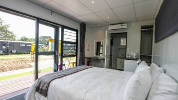 Double Room | Desk, laptop workspace, bed sheets