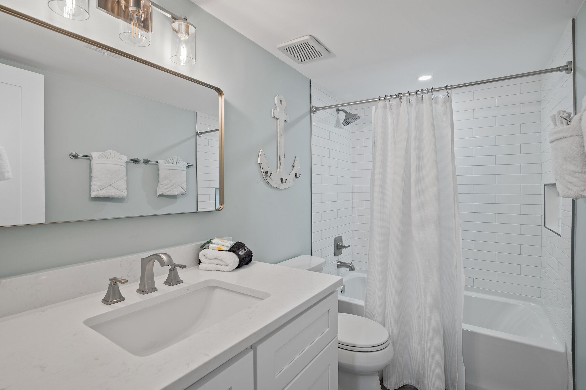 Ensemble douche/baignoire, serviettes fournies