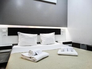 Economy Quadruple Room | Free WiFi, bed sheets - MAGENTA COLLECTION PURIFICAZIONE (Rome)