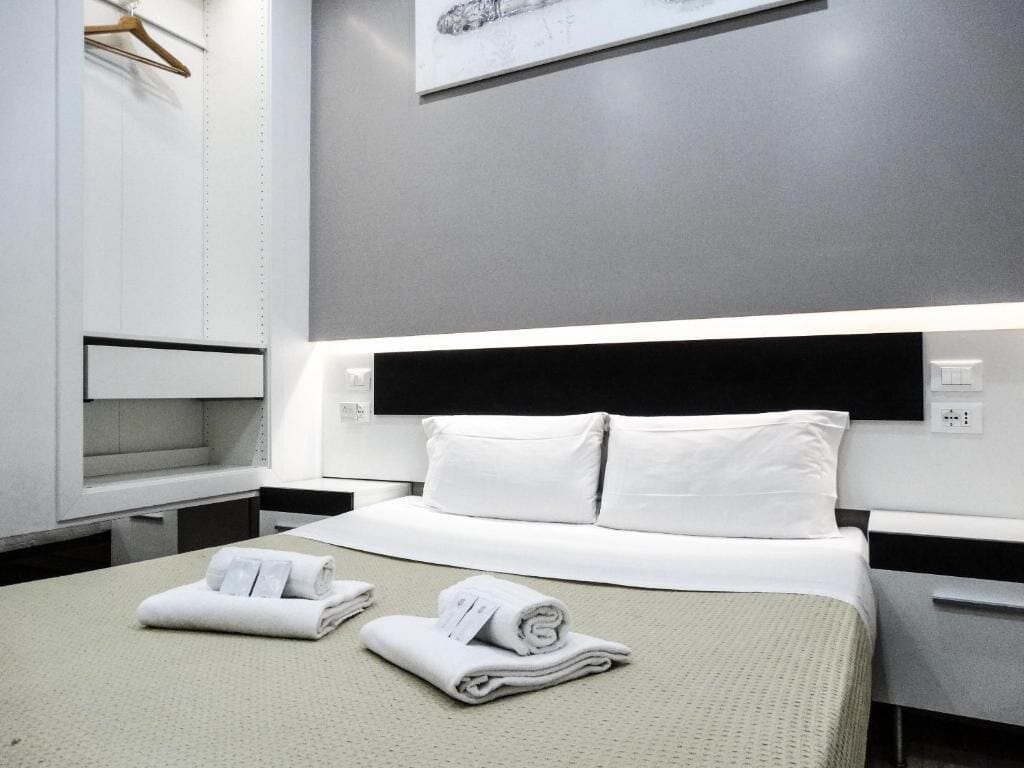 Quarto quádruplo econômico | Wi-Fi de cortesia, roupa de cama