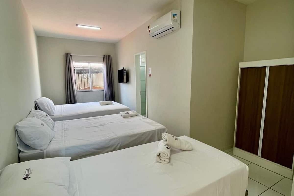 Habitació triple Deluxe, 1 dormitori | Escriptori i wifi gratuïta