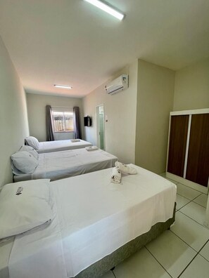 Desk, free WiFi - Letiva Hotel Centro (Sobral)