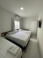 Quarto triplo luxo, 1 quarto | Escrivaninha, Wi-Fi de cortesia