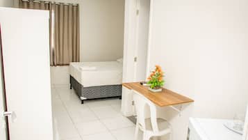 Quarto casal ou duplo luxo, 1 cama de casal | Escrivaninha, Wi-Fi de cortesia