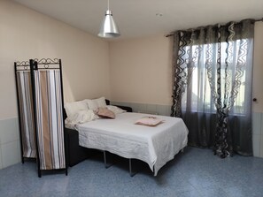 2 bedrooms, WiFi, bed sheets