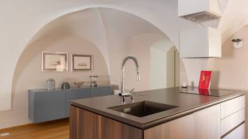 Kühlschrank, Ofen, Geschirrspüler, Wasserkocher