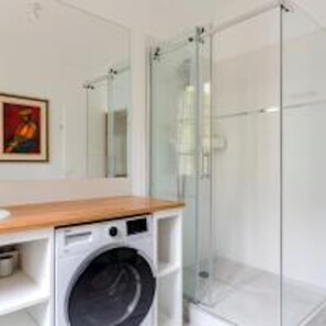 Bathroom - Eiffel Tower Lourmel Residence  (Paris)