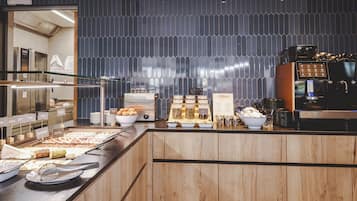 Colazione a buffet, servita tutte le mattine (25 EUR a persona)