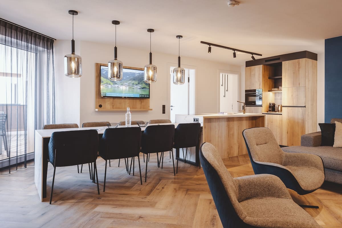 Deluxe Suite, 3 Bedrooms, Sauna | Living area | 30-inch flat-screen TV with cable channels, TV